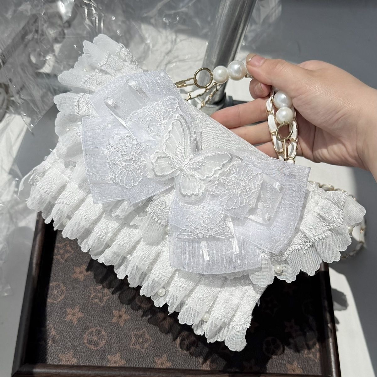 White Lolita Cross Body Bags Y - Phone Accessories Design recension och pris