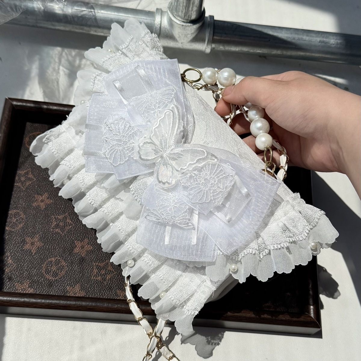White Lolita Cross Body Bags Y - Phone Accessories Design recension och pris